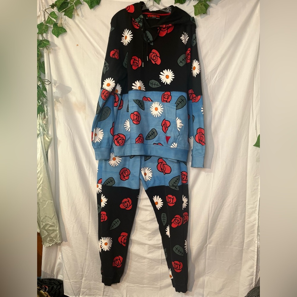 Bass by Ron BassSweat Shirt and matching Sweat Pants - Black and Blue Floral. 3X